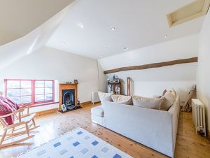 2ND FLOOR LOUNGE- click for photo gallery